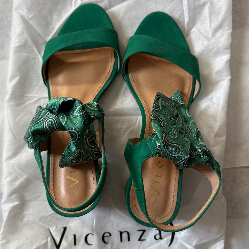 New in Box with dust bag Vicenza Kelly bandana bow heel shoes - Anthropologie - Picture 6 of 9